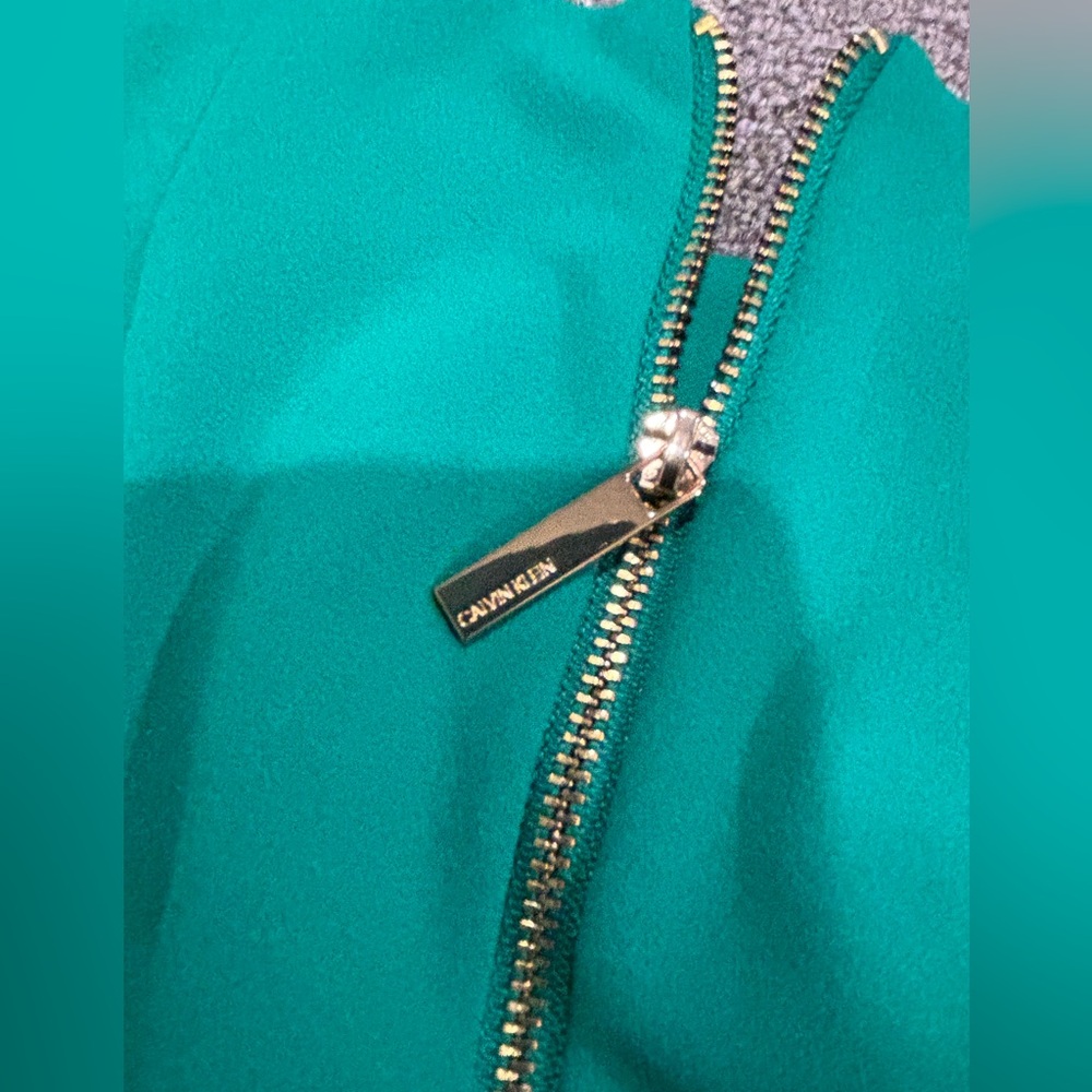 Beautiful Calvin Klein Bell Sleeve Sheath Green Dress 8 $115 - Picture 7 of 8